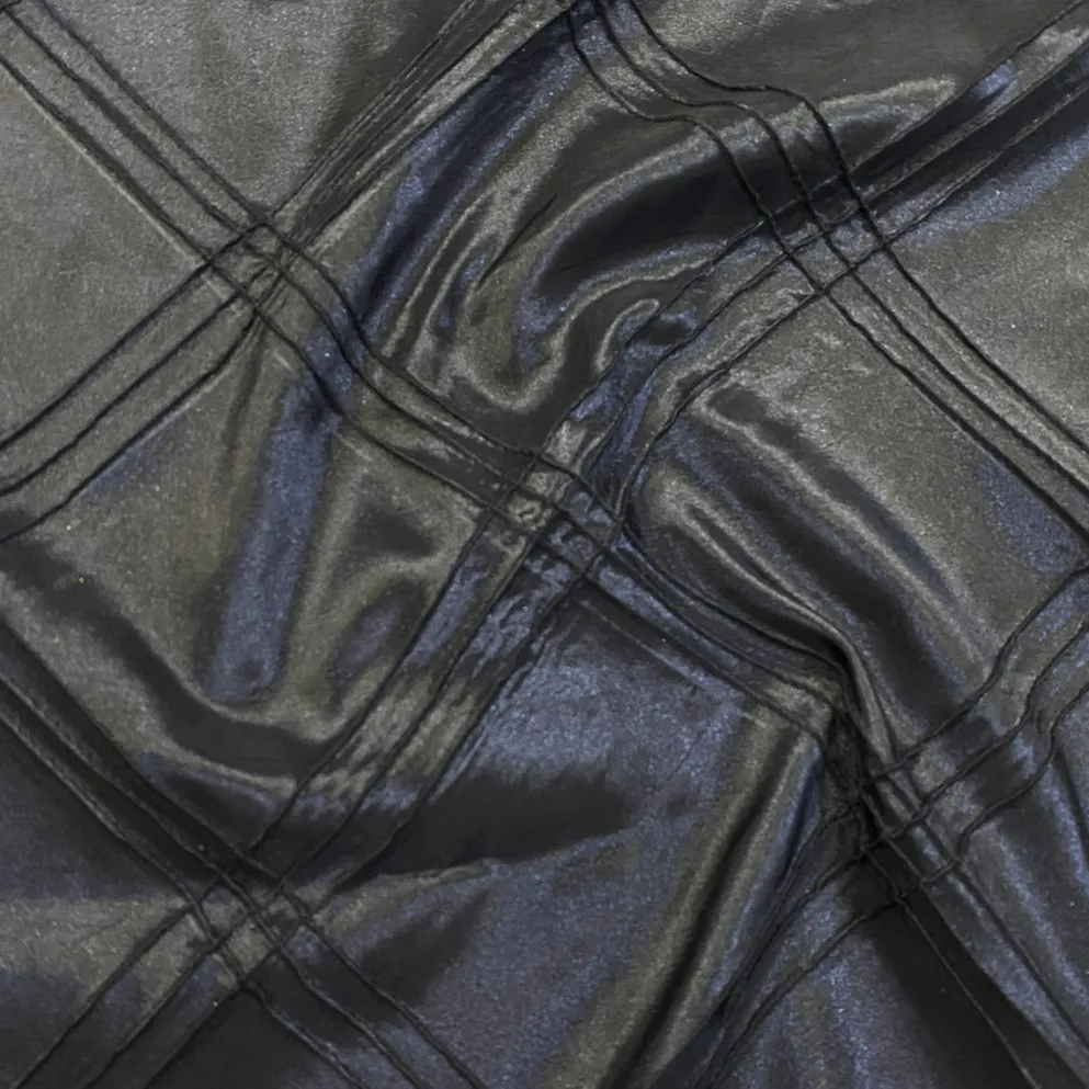 Triple Pleat Pintuck Table Runner in Black