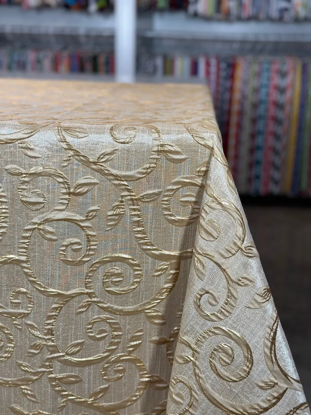 Tuscany Jacquard (Reversible) Table Linen in Ivory
