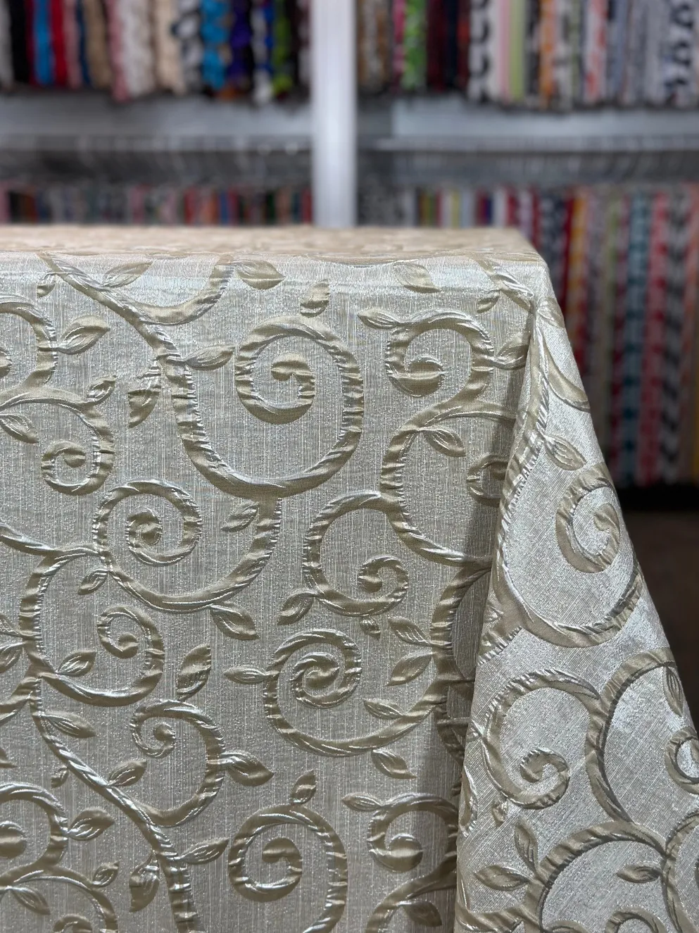 Tuscany Jacquard (Reversible) Table Linen in Champagne and Gold
