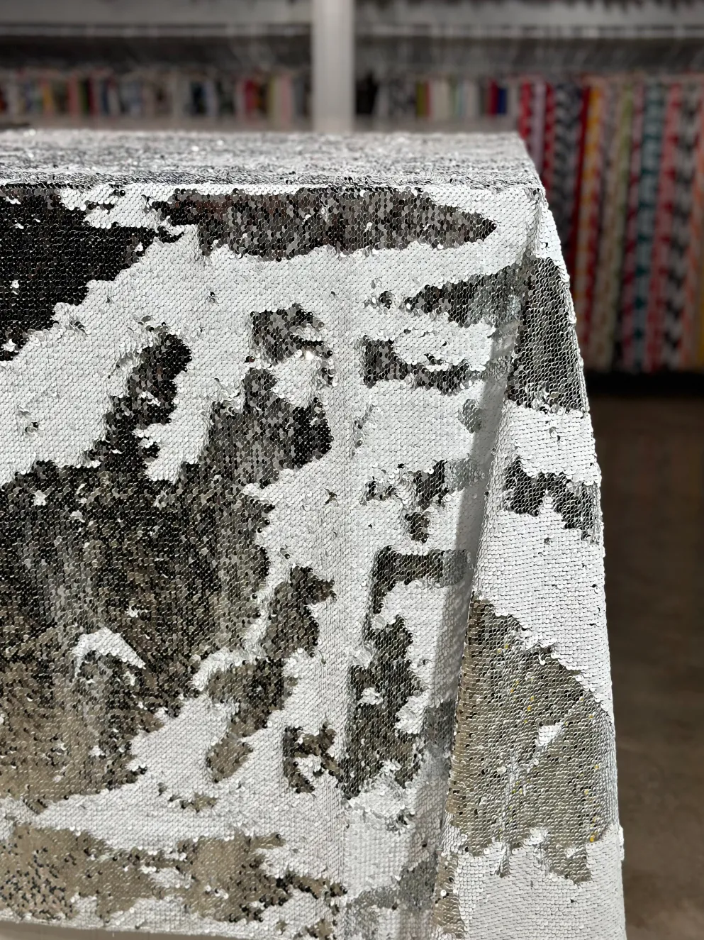 Two-Tone Sequins Table Linen in Silver and White
