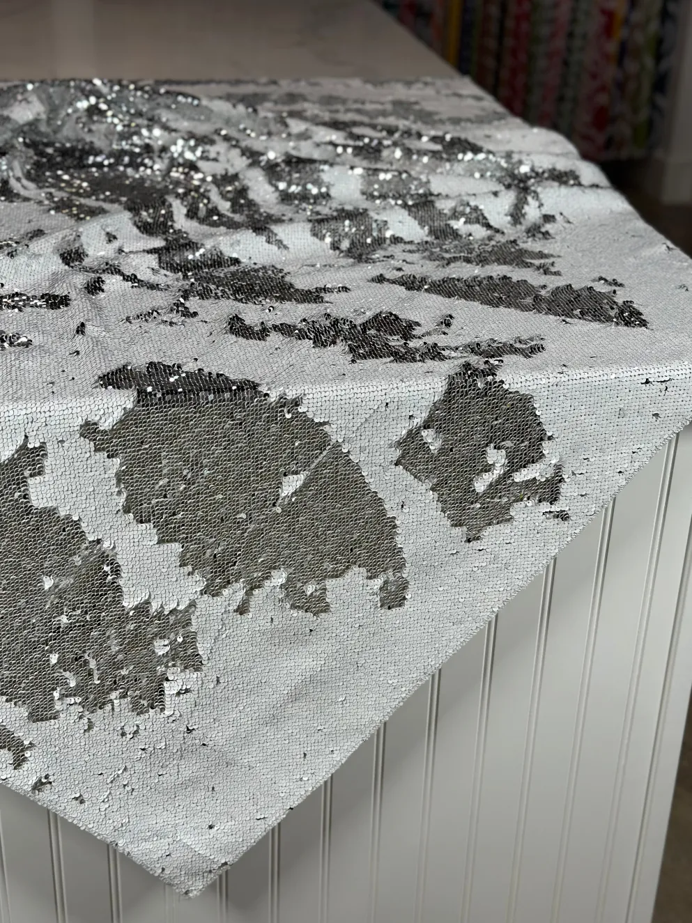 Two-Tone Sequins Table Linen in Silver and White